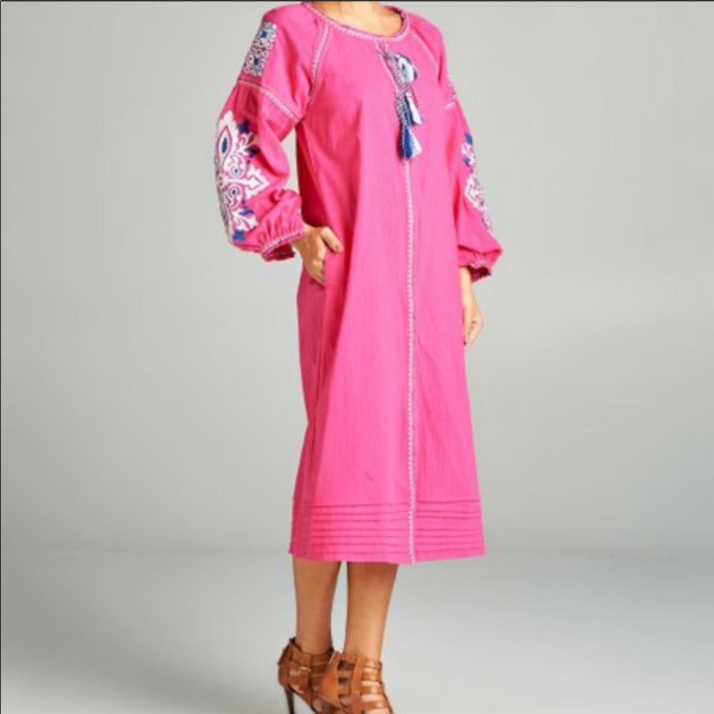 NWT Pink Embroidered Caftan Cover Up Robe - Picture 2 of 10